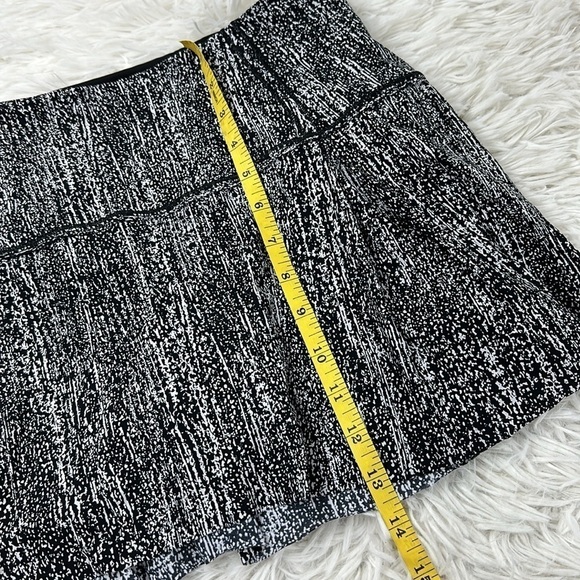 Lululemon Lost In Pace Skirt (Regular) (13") Air Time White Black - Picture 2 of 6